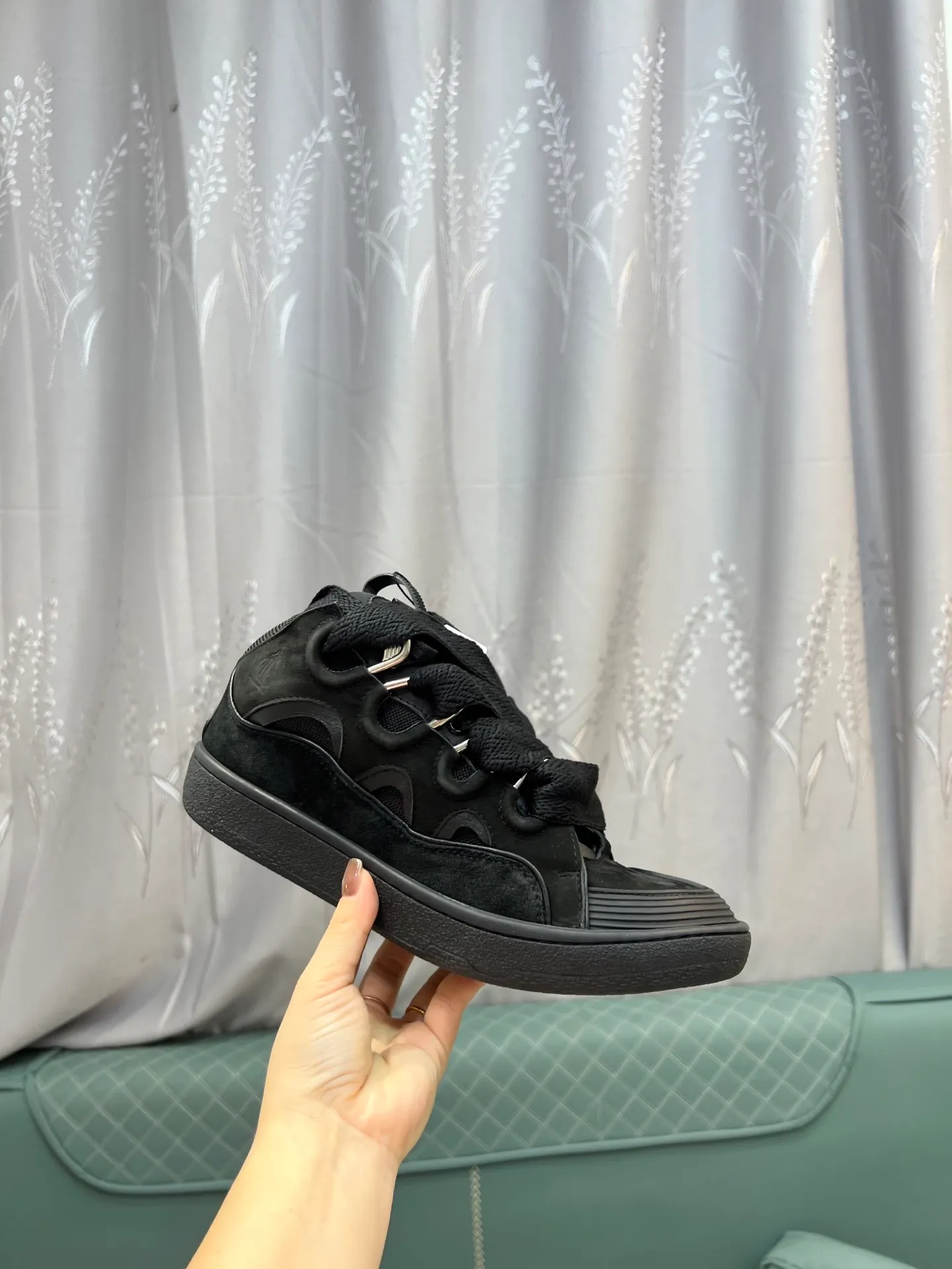 Men's men's shoes💰780 [LANVIN] Latest lace-up fashionable casual sneakers for couples High-quality CLAY couple series‼ ️ The latest trendy products of the season 🌈Many bloggers have planted grass and purchased the original open-mold customization. The upper and outsole are sewn with mark threads without edge sealing. Multiple material splicing combination design. Very versatile for fashionable and casual wear. Comfortable on the feet. Recommended for self-retention (upper cowhide + cow suede + breathable mesh) inner foot pad cowhide exclusive original open-mold clear logo rubber outsole ⚠️36-44 yards (45 custom-made)